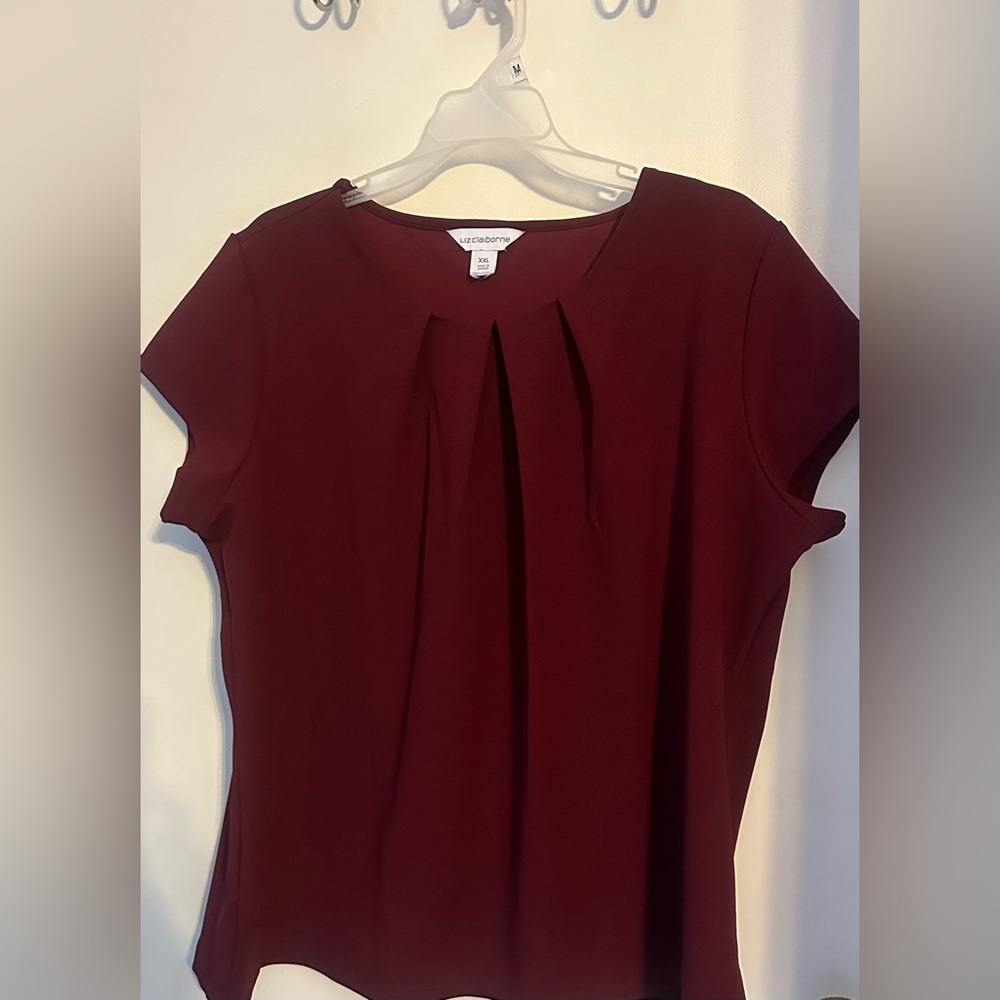 Liz Claiborne XXL short sleeve pleated front maroon blouse. GUC.
